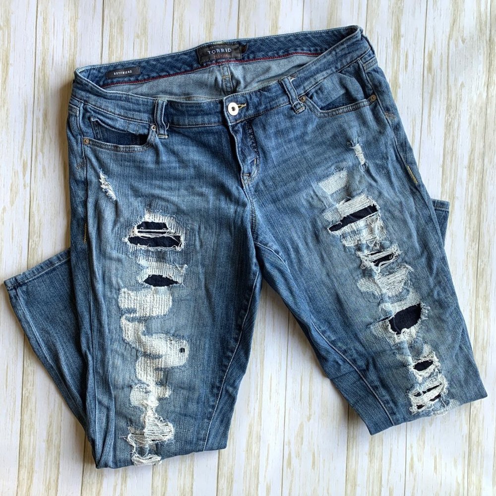 TORRID DISTRESSED JEANS